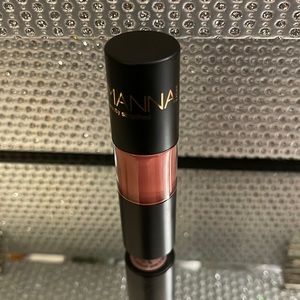 Manna Kadar liquid lip